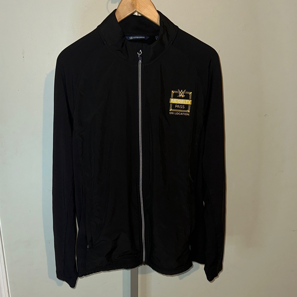 WWE Priority Pass On Location Cutter & Buck Full Zip Jacket Size XL, Black/Gold
